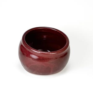 Handmade Ceramic Open Salt Cellar – Stoneware Salt Dish, Countertop Spice Holder, Rustic Kitchen Seasoning Bowl