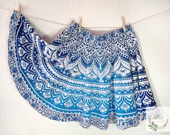 Könnte beinhalten: Ein blauer und weißer Rock mit Mandala-Muster und elastischem Bund.