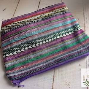 Trousse à maquillage rayée ethnique et tissée, organisateur de sac à main en tissu, pochette hippie en coton, trousse bohème avec fermeture éclair, cadeau pour professeur de festival