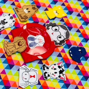 There was an old lady who swallowed a fly visual play set, finger puppets