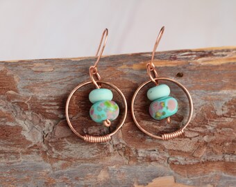 Hanging earrings with glass beads and copper
