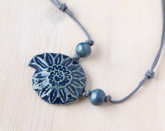 Necklace shell porcelain cotton ribbon