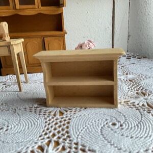Puppenhaus-Möbel-Set 1:12 Kamin Regal Tisch Spielzeug Bild 3