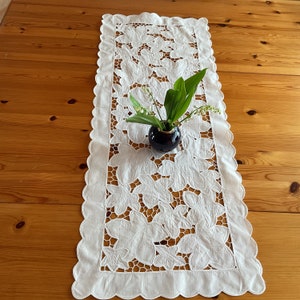 Table runner Richelieu embroidery 80s image 5