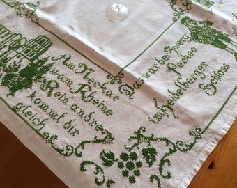 Nappe avec broderie au point de croix des années 60