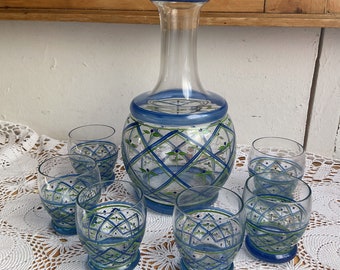 Liqueur bottle with 6 glasses