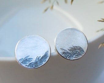 Small round disc stud earrings with vegetable blackened imprint, 8.5 mm, 925 silver, organic unique jewelry, gifts for her