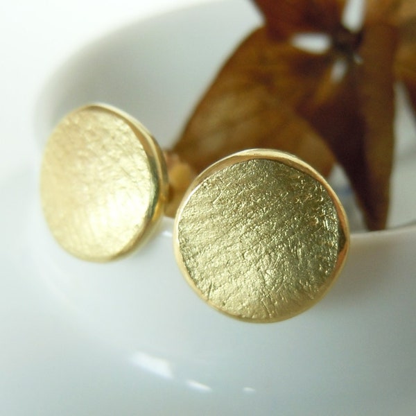 Round stud earrings 18k gold with textured surface 9 mm disc, organic jewelry, gift for her