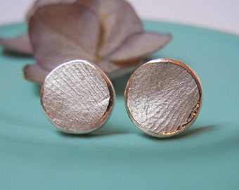 Round stud earrings 925 silver modeled disc 9.5 mm - organic unique jewelry - gifts for her