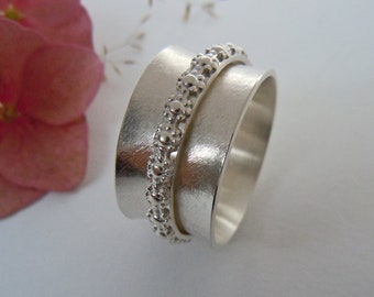 Wide rotating ring with flower hoop made of 925 silver, scratched surface, ring size 56, unique piece