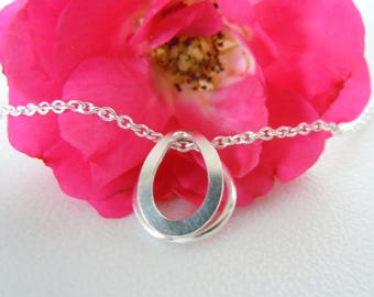 Oval small Infinito pendant in 925 sterling silver, 11 x 13 mm, double eyelet on a fine anchor chain as a gift for her, round eyelet necklace