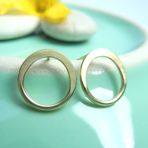 Feine Ohrstecker 750er Gold, runde ,zarte Öse, Geschenke für sie, Ohrringe Echtgold 18kt