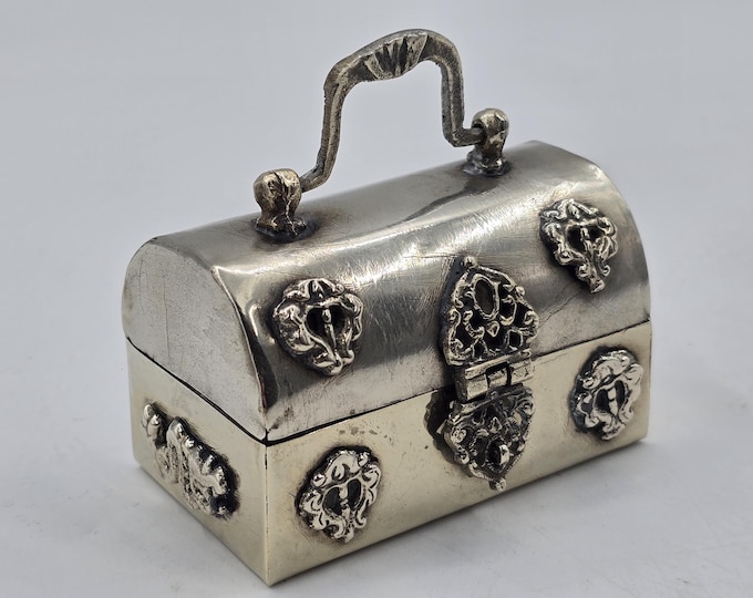 Small silver plated treasure chest, jewelry box