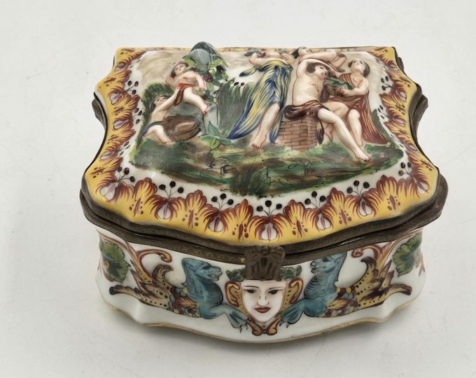 Jewelry box, Trinket, antique, Capodimonte porcelain from the 19th century