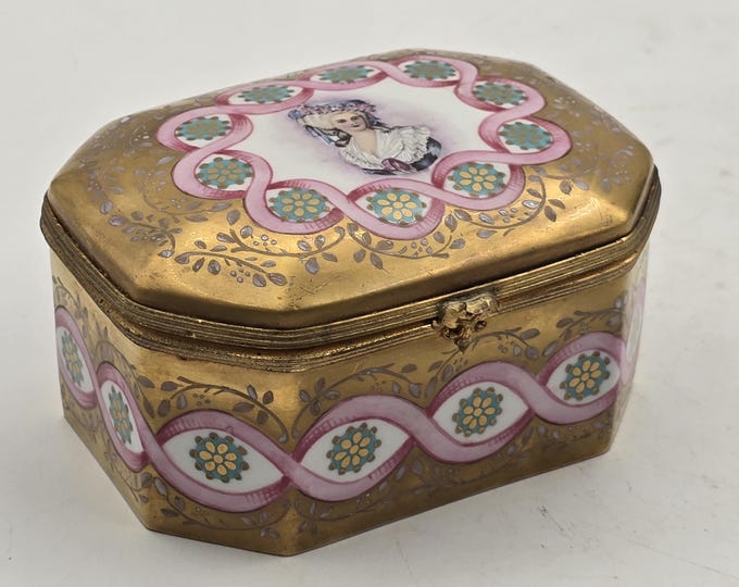 Beautiful hand-painted box (trinket)
