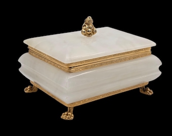 Onyx, white jewelry box