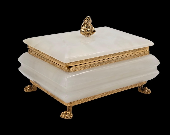 Onyx, white jewelry box