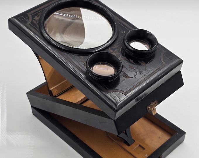 Antique stereoscope / graphoscope with beautiful wood carvings