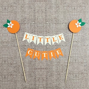 Topper na tort Little Cutie - dekoracja tortu na baby shower Little Cutie - dekoracje tematyczne na imprezę Hey Cutie