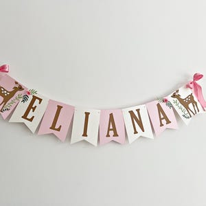 Banner con el nombre del ciervo: banner personalizado con el nombre del ciervo. Decoraciones para baby shower, bautizo y primer cumpleaños con motivos florales de cervatillo. Fiesta en el bosque: niña y niño