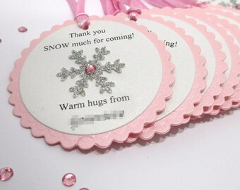 Etykiety na prezenty w kształcie płatków śniegu – Zimowy wystrój na baby shower. Zimowa Kraina Czarów. Pierwsze urodziny w Krainie Czarów. Kraina Lodu