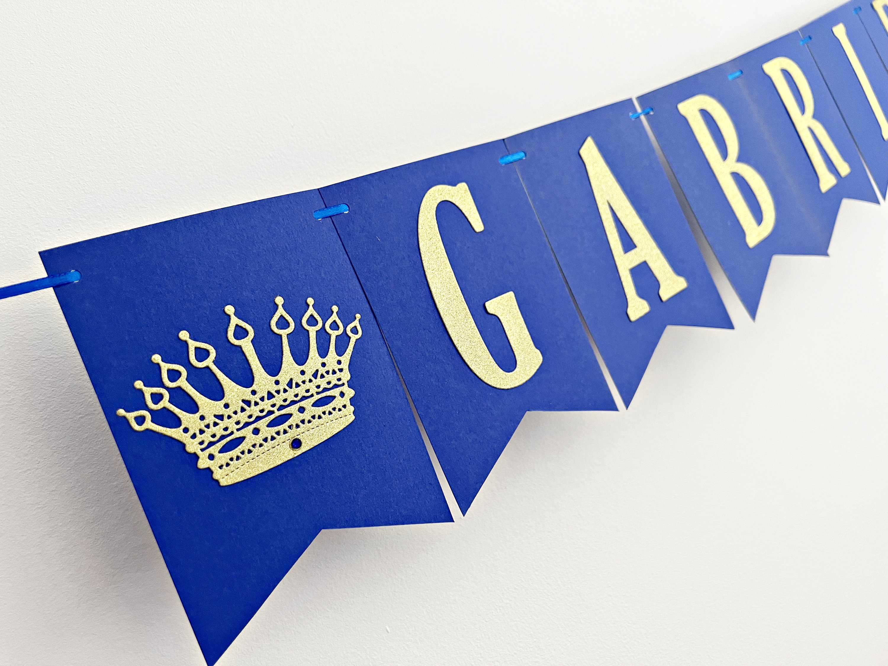 Decoraciones para la fiesta del primer cumpleaños del Príncipe Real:  pancarta con el nombre de la CORONA del Príncipe Real. Decoración para baby  shower del príncipe del primer cumpleaños en azul real y dorado -   España