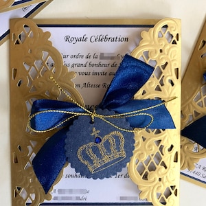 Convite para chá de bebê do Príncipe Real. Batismo do Príncipe. Convite dourado e azul-marinho para chá de bebê do Príncipe Real, coroa de primeiro aniversário.