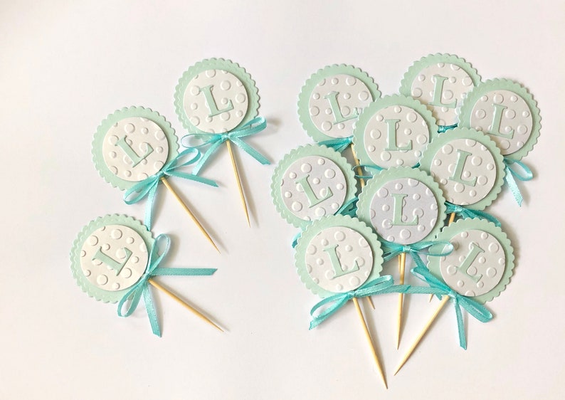 Junge Babyparty Cupcake Toppers. Baby Füße Cupcake Toppers. Zahl Cupcake Toppers. Brief Cupcake Toppers. Blaue Babyparty Junge Party Decor Bild 5