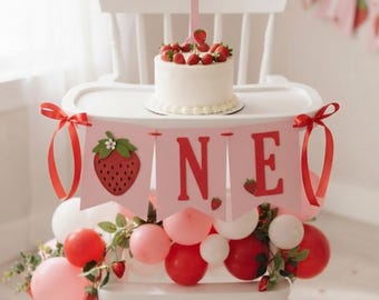 Banner kinderstoel aardbei, Berry Sweet decor eerste verjaardag