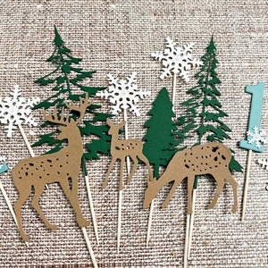 Toppers per cupcake Woodland - Decorazioni per feste di primo compleanno nel paese delle meraviglie invernali Toppers per cupcake a forma di cervo con fiocco di neve e albero di pino Cerbiatto della foresta