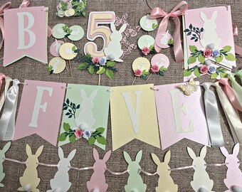 Decoraciones de cumpleaños de conejito floral para cualquier edad, decoración de fiesta de conejito en tonos pastel, pancarta, adorno para pastel.