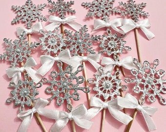 12 décorations pour cupcakes en forme de flocon de neige – Décorations pour cupcakes au pays des merveilles d'hiver pour garçon et fille. Décor du 1er anniversaire Winter ONEderland. Flocon de neige scintillant. Congelé