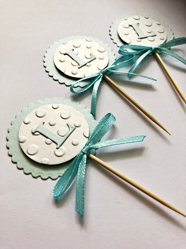 Junge Babyparty Cupcake Toppers. Baby Füße Cupcake Toppers. Zahl Cupcake Toppers. Brief Cupcake Toppers. Blaue Babyparty Junge Party Decor Bild 6