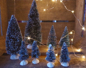 4- teiliges Set Mini Tannenbaum Weihnachtsbaum Schnee Christbaum Dekorieren Deko Minibäumchen