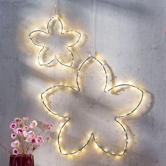 LED Blume Metall 2er Set 30cm + 15cm warmweiß umwickelt mit Drahtlichterkette für innen außen Batterie Timer Garten Frühling