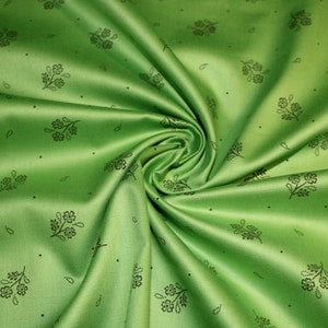 14,30 EUR/metro Tecido Dirndl flores pretas em cetim de algodão verde