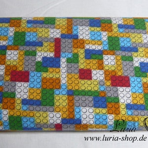 Puede incluir: Una tela colorida con un patr&oacute;n repetitivo de bloques de diferentes colores. Los bloques est&aacute;n dispuestos en un patr&oacute;n aleatorio y tienen un fondo blanco con peque&ntilde;os c&iacute;rculos. La tela es perfecta para acolchar, coser y hacer manualidades.