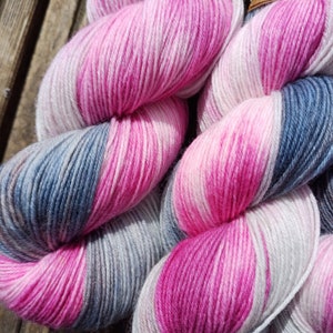 Hilo de calcetín HANDDYED Magnolia Blossom piezas únicas teñidas a mano imagen 5