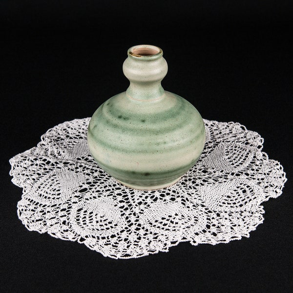 Vase Spitzendecke Handarbeit Vintage Keramik Retro Tischschmuck
