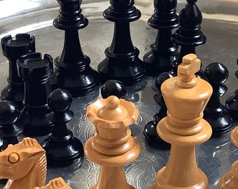 jeu d'échecs vintage dans une boîte en bois