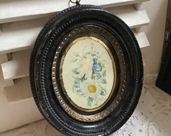 Sustainable, oval picture frame wood black lacquer with flower picture