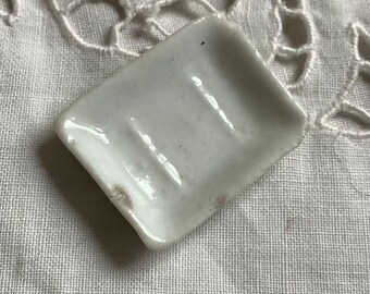 mini porte-savon maison de poupée antique années 40 blanc