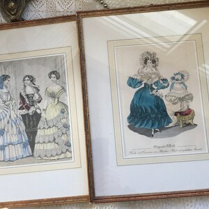 2 x Salonszenen antike Kleidung gerahmt brocante Deko Bild 1