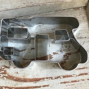 Für tolle Kekse oder als  geniales Geschenk für alle Camper und Campingfreunde!! Ausstechform Wohnmobil Edelstahl rostfrei haltbare Qualität kein billiges Plastik !! Innenprägung  Fenster und Türen werden geprägt nicht ausgestochen. 8 cm
