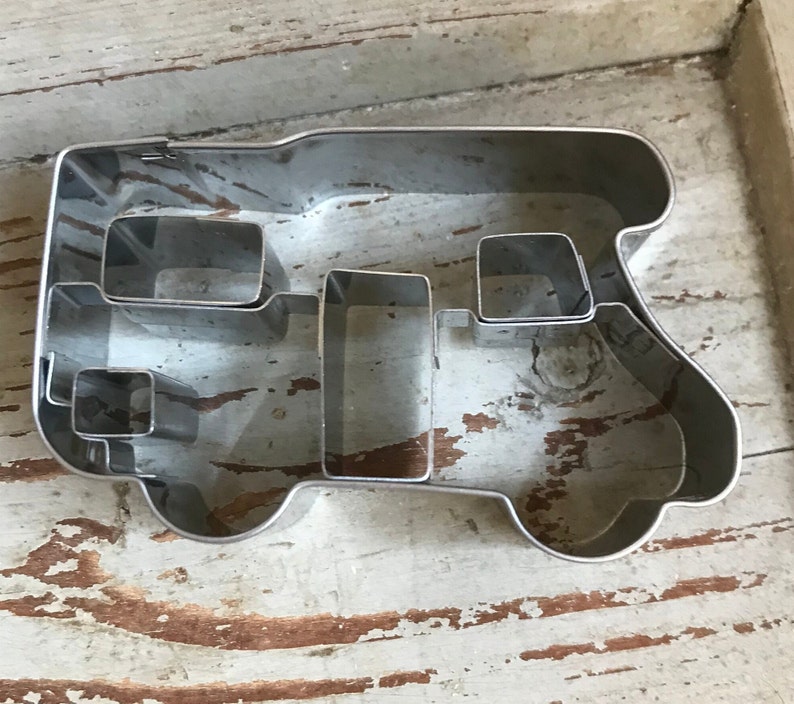 Für tolle Kekse oder als  geniales Geschenk für alle Camper und Campingfreunde!! Ausstechform Wohnmobil Edelstahl rostfrei haltbare Qualität kein billiges Plastik !! Innenprägung  Fenster und Türen werden geprägt nicht ausgestochen. 8 cm