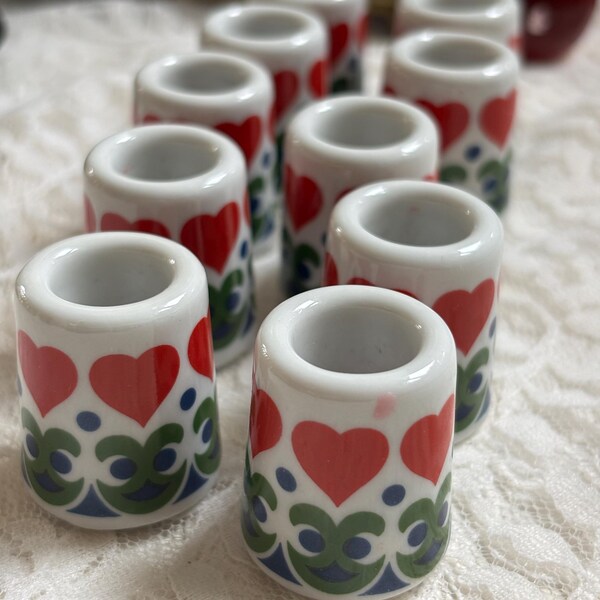 10 mini bougeoirs en porcelaine pour Noël, l'Avent, une couronne de l'Avent ou un anniversaire. Fabriqués en Allemagne, avec une base en relief.