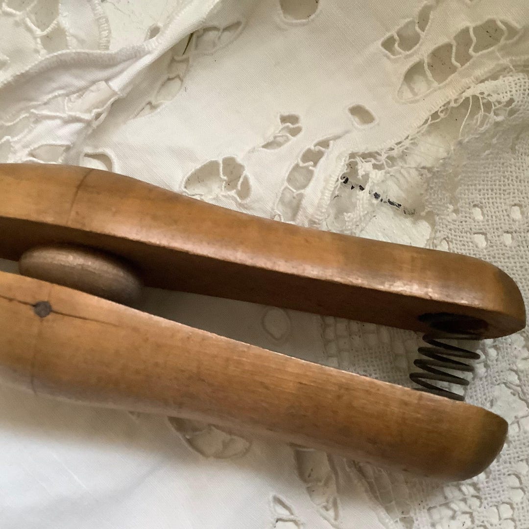 art-nouveau-glove-stretcher-wooden-victorian-for-finger-gloves-to