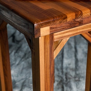 Details zu Epoxidharz Tisch aus Lärchenholz Epoxy Esstisch oder als exklusive Tafel Details zu Epoxidharz Tisch aus Lärchenholz Epoxy Esstisch oder als exklusive Tafel