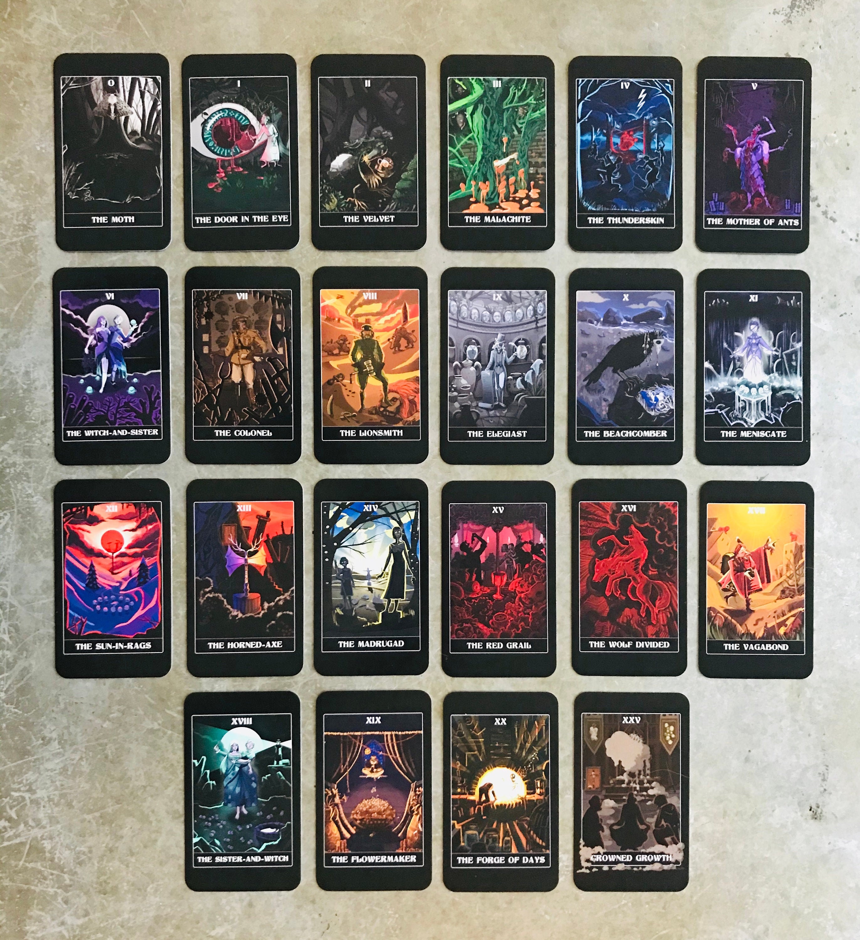 Tarot van de uren: een tarocchispel van 78 kaarten