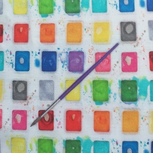 Könnte beinhalten: Eine weiße Aquarell-Farbpalette mit einer Vielzahl von Farben, darunter Rot, Orange, Gelb, Grün, Blau, Lila und Grau. Ein lila Pinsel liegt auf der Palette.